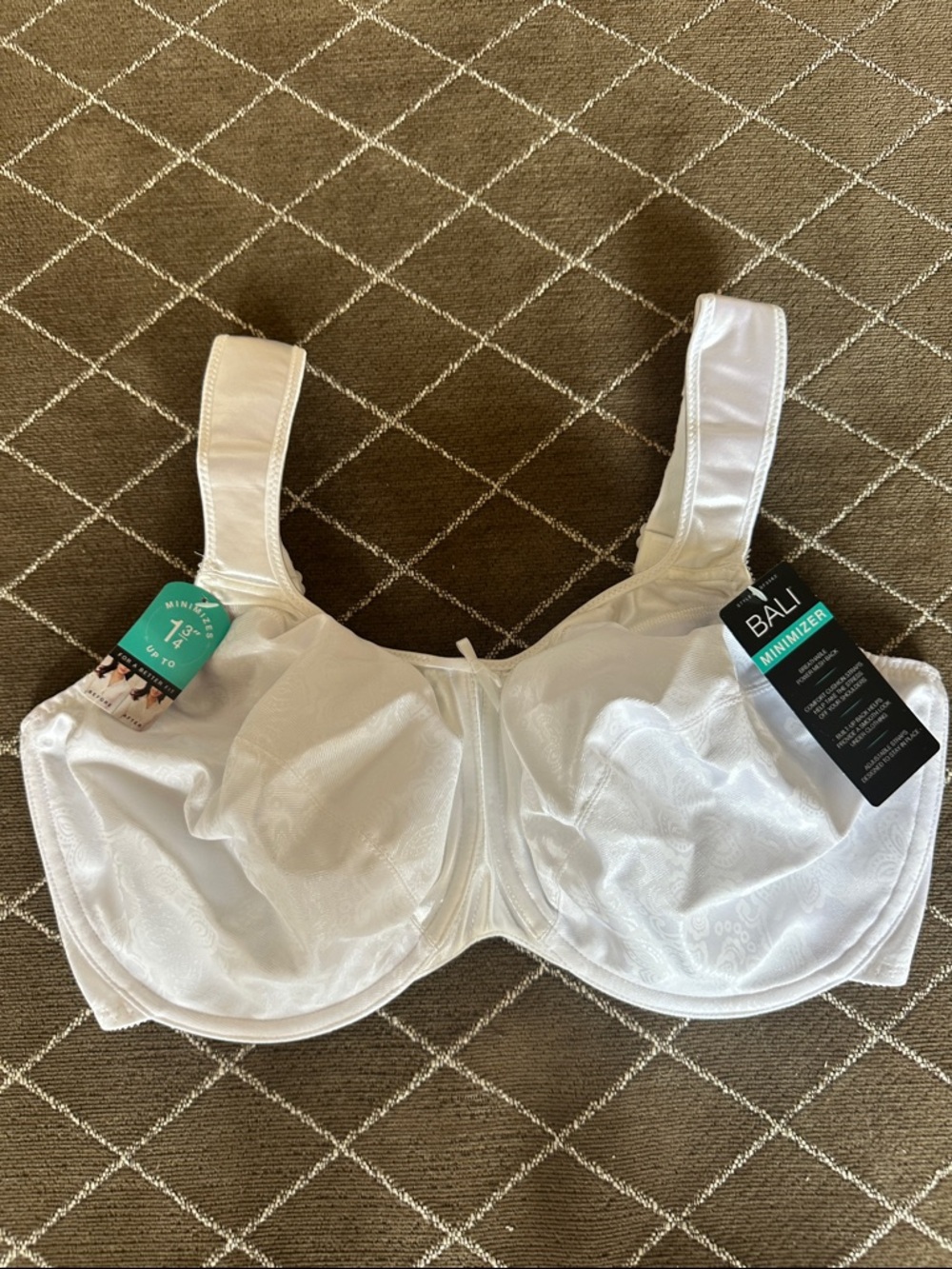 NWT Bali White Minimizer Bra with Wide Straps Size 38DDD